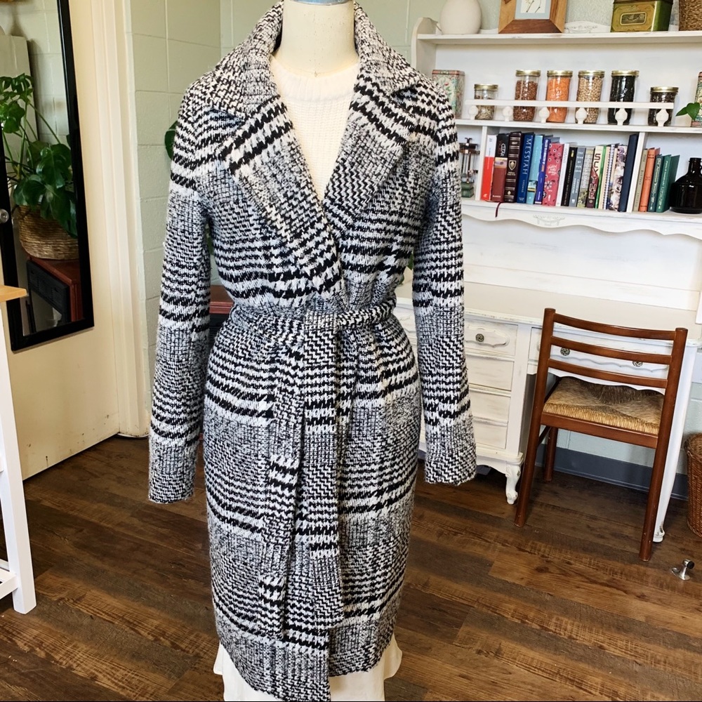 Long belted Plaid Wool Coat black and white - Picture 1 of 5